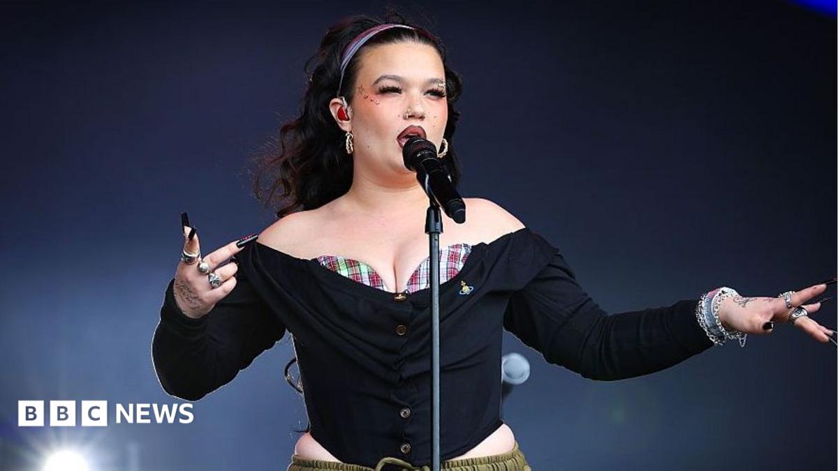 Lola Young: Vaping making it harder to breathe, singer says