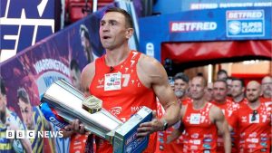 Sir Kevin Sinfield completes epic challenge ahead of Grand Final