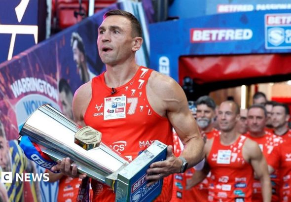 Sir Kevin Sinfield completes epic challenge ahead of Grand Final