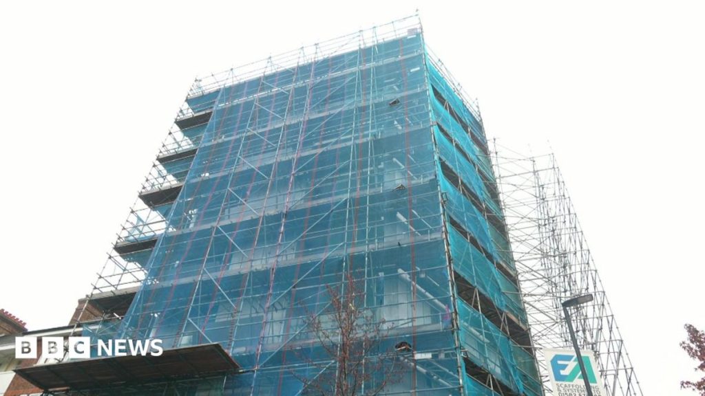 Tower block residents plagued by intruders in scaffolding ‘nightmare’ Tower block residents plagued by intruders in scaffolding ‘nightmare’