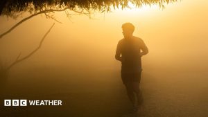 UK weather: a weekend of showers and sunshine ahead of warmer temperatures next week UK weather: a weekend of showers and sunshine ahead of warmer temperatures next week