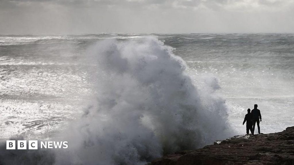 Storm Boelo amber warnings kick in as parts of UK brace for 80mph gusts Storm Boelo amber warnings kick in as parts of UK brace for 80mph gusts