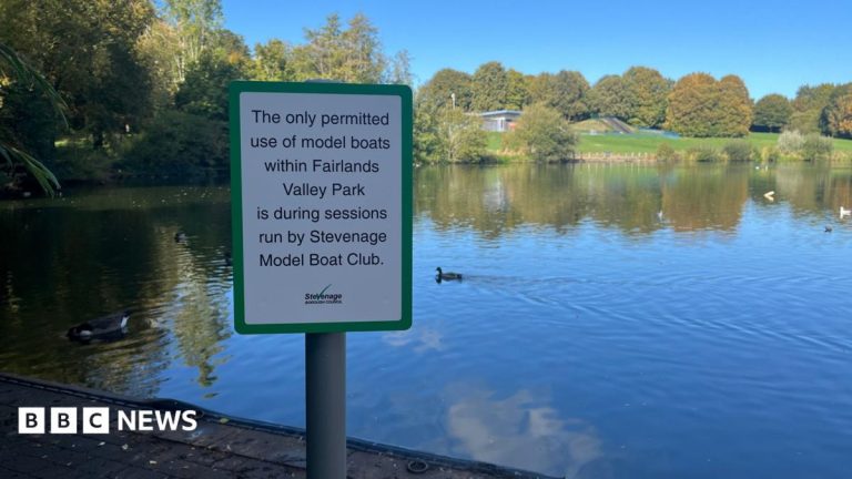 Model boats banned from lake in Stevenage