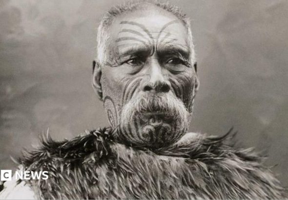 Oxford ceremony marks return home of kiwi feather cloak