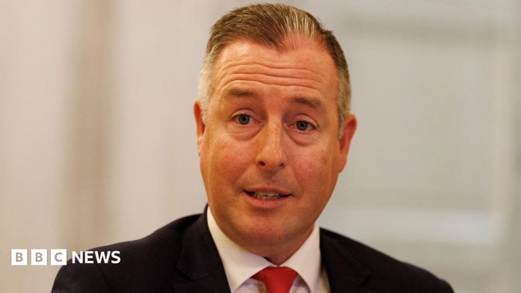 Schools ‘explosive device’ email not viable threat – education minister