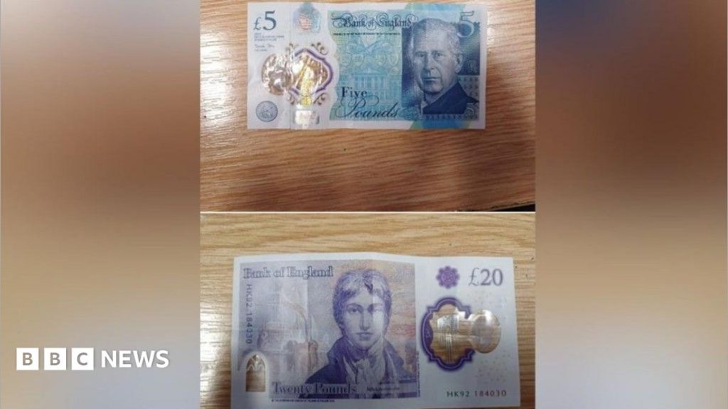 Taxi driver given fake cash drove customer to police Taxi driver given fake cash drove customer to police