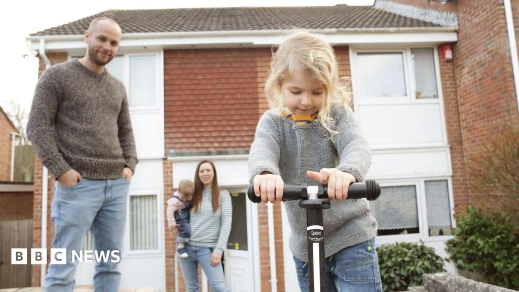 ‘Painful’ years ahead, think tanks warn, as living standards set to fall ‘Painful’ years ahead, think tanks warn, as living standards set to fall