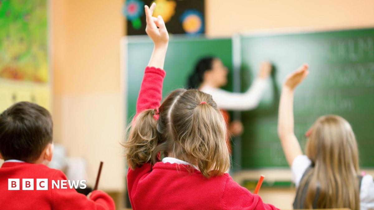Energy costs: ‘Wear more clothes if it’s cold’, pupils and staff told