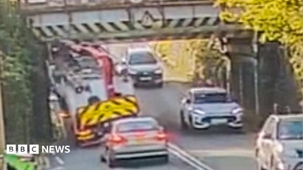 Watch the moment bridge hit at least 45 times is driven into again Watch the moment bridge hit at least 45 times is driven into again